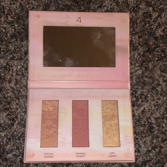Blush and highlighter palette - Picture 2 of 2